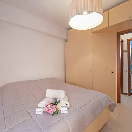 Apartment Sweet Escape Center *